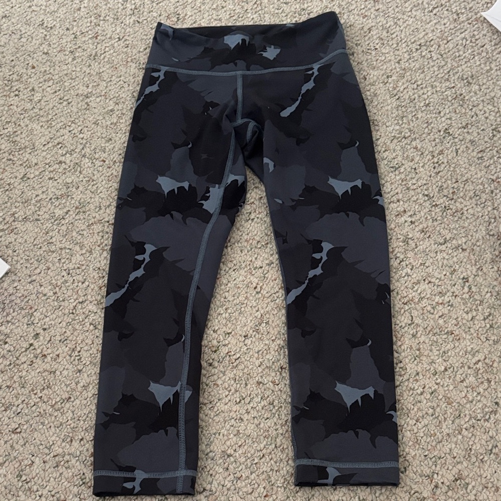 lululemon athletica Black and Gray cropped align high rise Leggings 23”